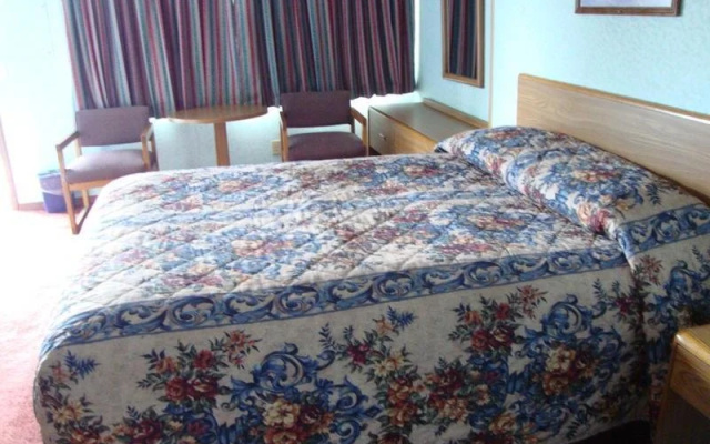 photo 3 of American Inn