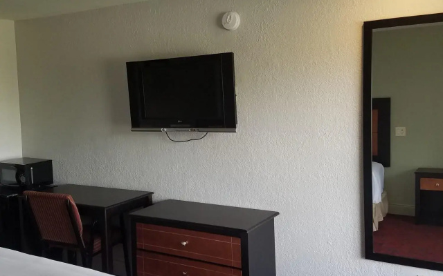photo 3 of Budget Inn