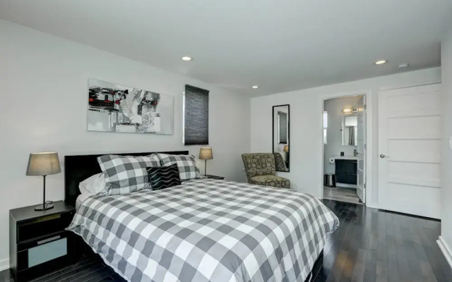 photo 2 of Built in 2017 Luxurious 4 BR home in DT
