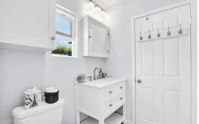 photo 2 of Burnside by Avantstay Modern, Boho, Chic LA Home