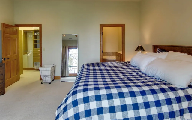 photo 3 of Burnsville Condo: Screened Porch & Mountain Views!