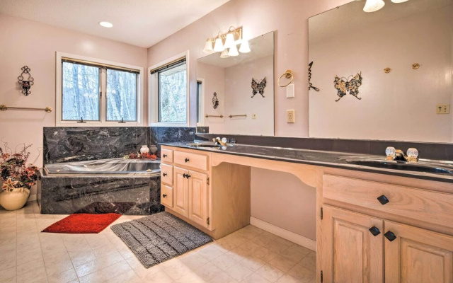 photo 2 of Burnsville Home w/ Deck & Panoramic Mountain Views