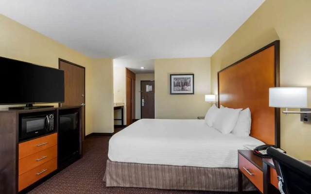 photo 3 of Best Western Plus Cascade Inn & Suites