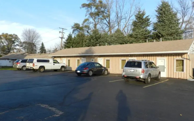 photo 3 of By The Way Motel Lake Bluff
