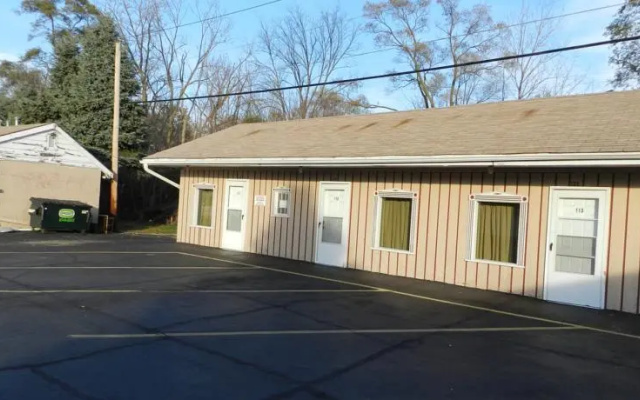 photo 4 of By The Way Motel Lake Bluff