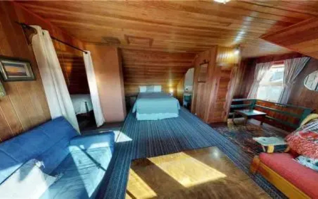 photo 3 of Byers Boathouse on the Prom - 4 Br home by RedAwning