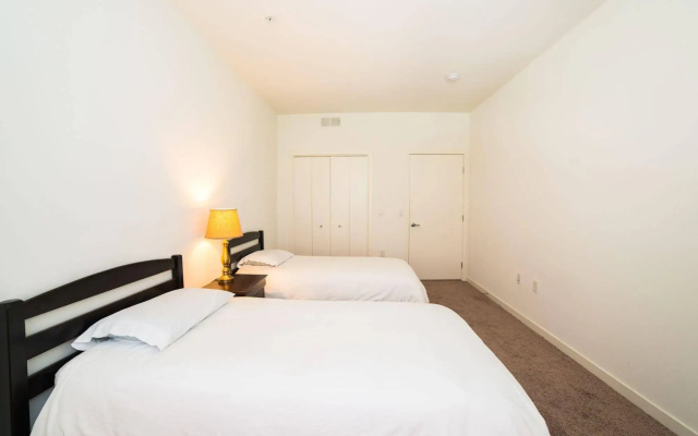 photo 5 of Ginosi Wilshire Apartel