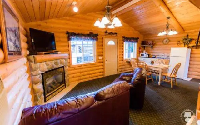 photo 2 of Cabin Creek Inn