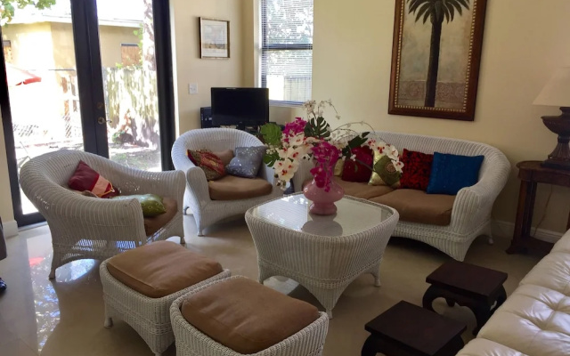 photo 3 of Cacha Garin Art House