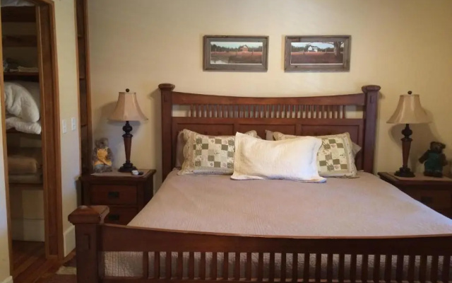 photo 2 of Calhoun House Inn & Suites