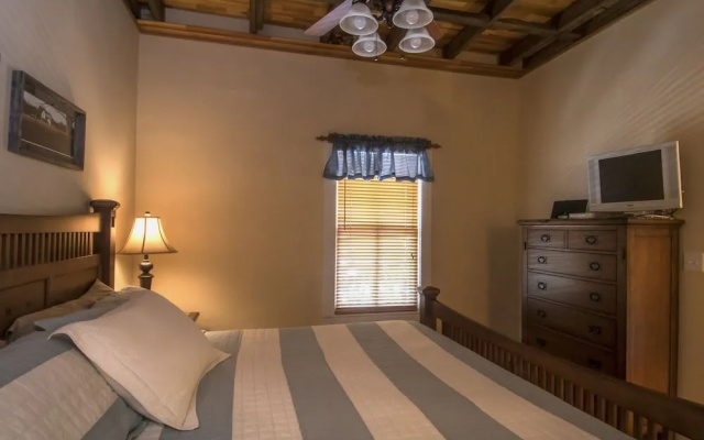 photo 3 of Calhoun House Inn & Suites