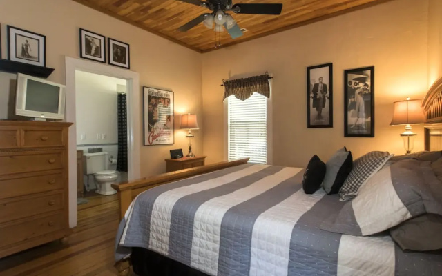 photo 5 of Calhoun House Inn & Suites