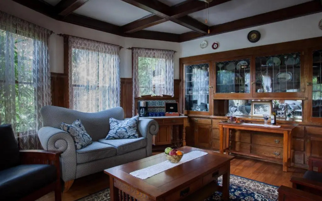 photo 2 of Calistoga Wine Way Inn