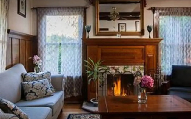 photo 3 of Calistoga Wine Way Inn