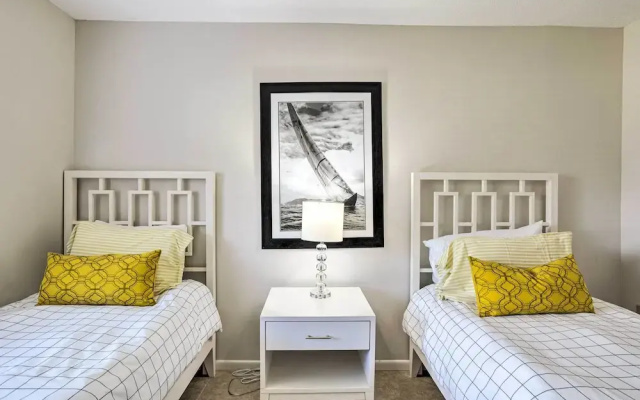 photo 4 of Jupiter Condo w/ Pool Access, Walk to Beach!
