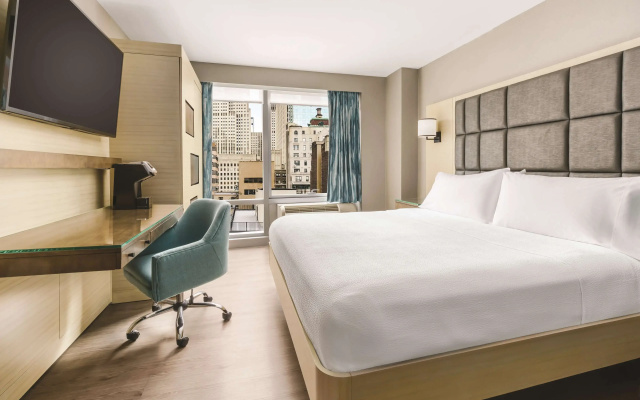 photo 3 of Hilton Garden Inn New York Times Square North