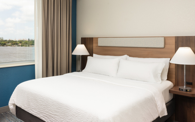 photo 5 of Holiday Inn Express Miami Airport Blue Lagoon Area by IHG