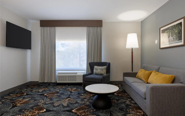 photo 5 of DoubleTree by Hilton Hotel Savannah Airport