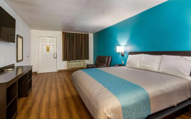 photo 3 of Motel 6 Freeport, TX