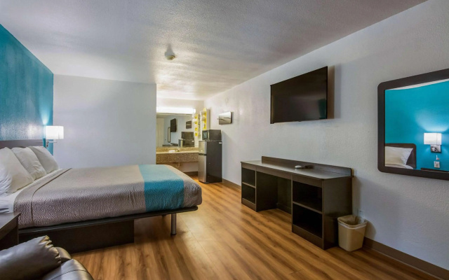photo 5 of Motel 6 Freeport, TX