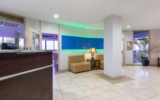 photo 2 of Quality Inn Pasadena - Houston East
