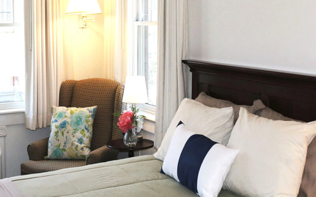 photo 3 of Camden Riverhouse Hotel