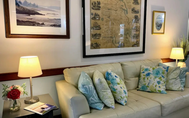 photo 5 of Camden Riverhouse Hotel