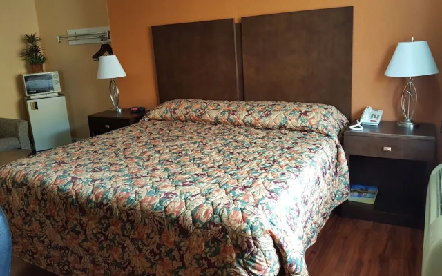photo 2 of Camelot Inn
