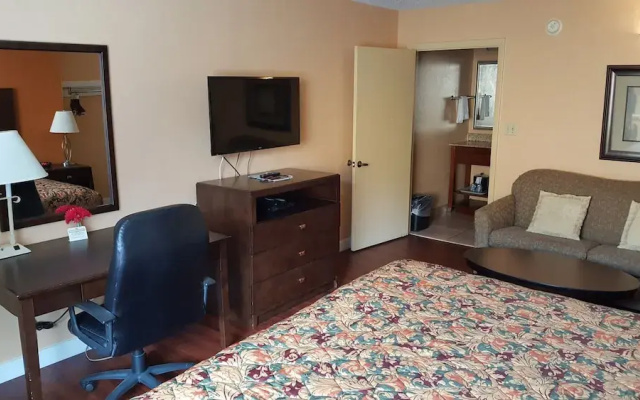 photo 3 of Camelot Inn