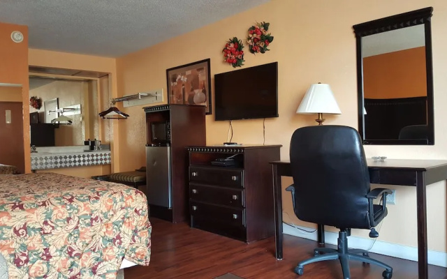 photo 5 of Camelot Inn