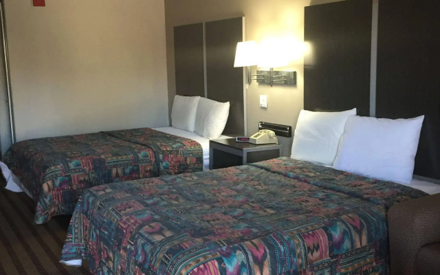 photo 2 of Camelot Inn & Suites Hobby/Gulf Freeway