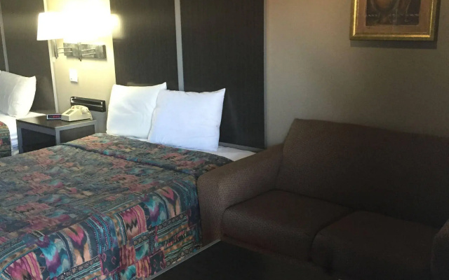 photo 3 of Camelot Inn & Suites Hobby/Gulf Freeway