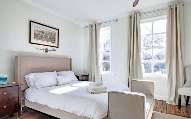 photo 2 of Cameron House of Old Town Alexandria