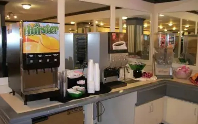 photo 3 of Camino Inn & Suites