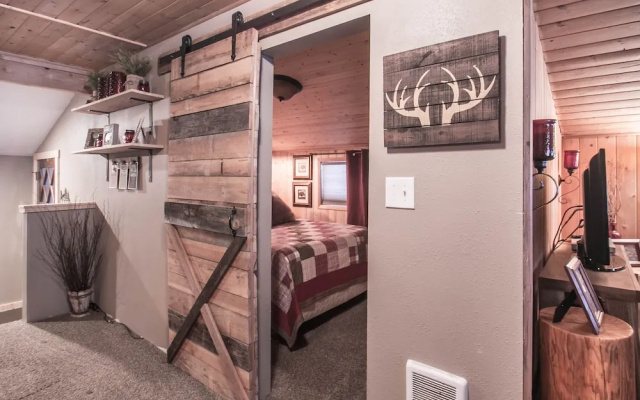 photo 2 of Camp David 1 Bedroom Home by NW Comfy Cabins