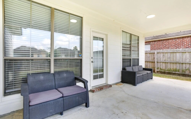 photo 2 of Canalfront Baton Rouge Home w/ Patio: 6 Mi to Lsu!