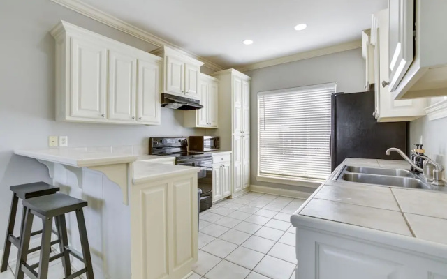 photo 5 of Canalfront Baton Rouge Home w/ Patio: 6 Mi to Lsu!