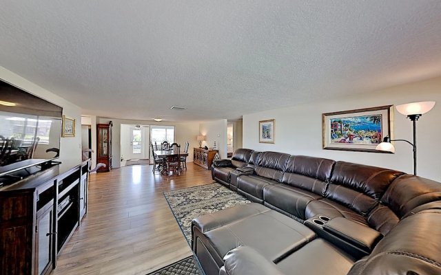 photo 2 of Canal-front Coastal Boat Dock & 2 Kayaks! 2 Bedroom Home