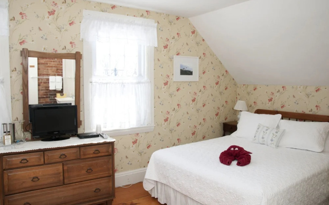 photo 3 of Candlebay Inn