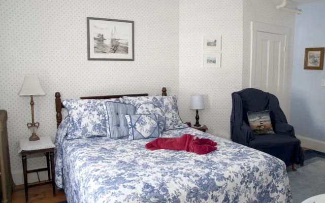 photo 4 of Candlebay Inn