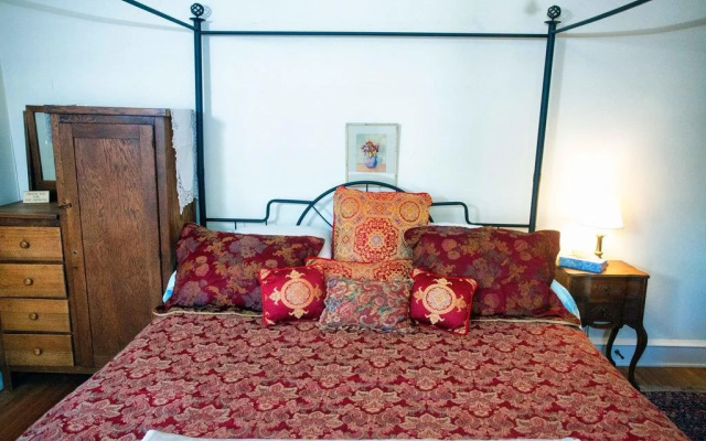 photo 2 of Candlelight Inn Bed & Breakfast