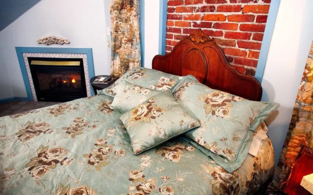 photo 4 of Candlelight Inn Bed & Breakfast