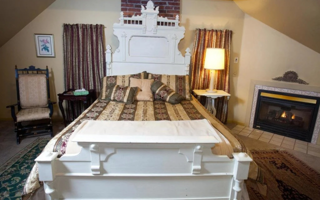 photo 5 of Candlelight Inn Bed & Breakfast
