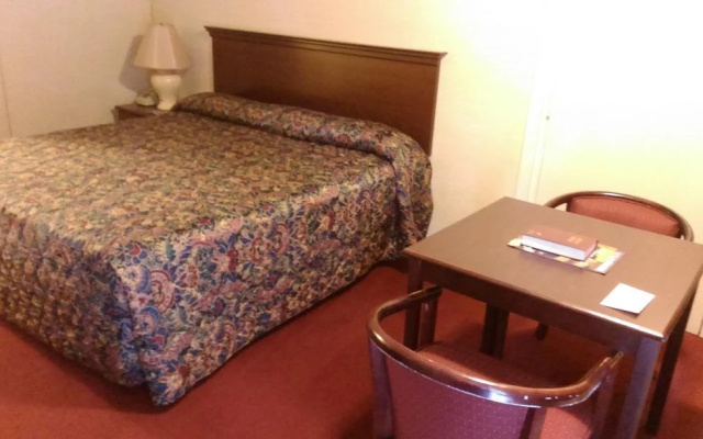 photo 3 of Candlewick Inn And Suites