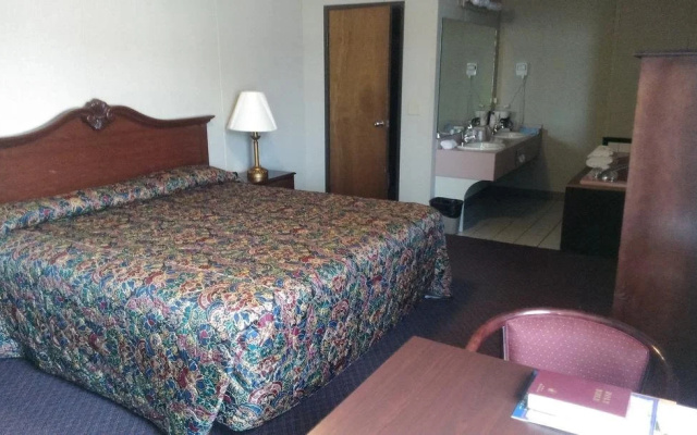 photo 4 of Candlewick Inn And Suites