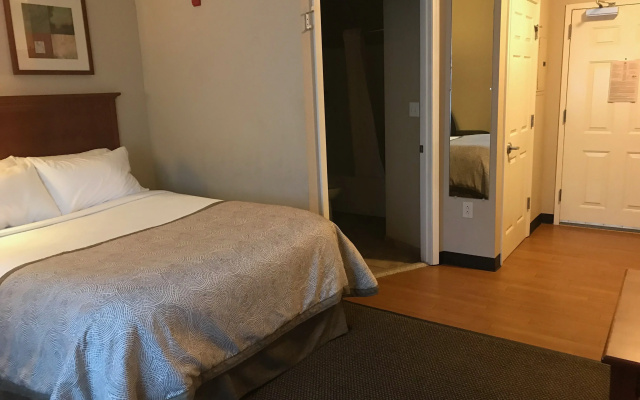 photo 3 of Candlewood Suites Kansas City Airport