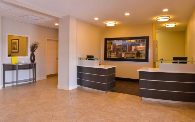 photo 2 of Candlewood Suites Bloomington-Normal