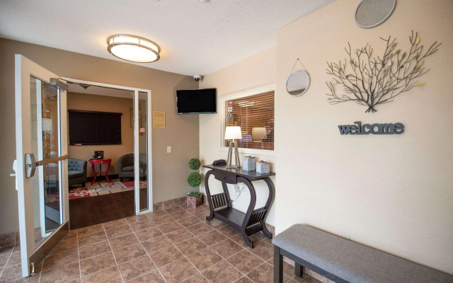 photo 2 of Sonesta Simply Suites Naperville Warrenville