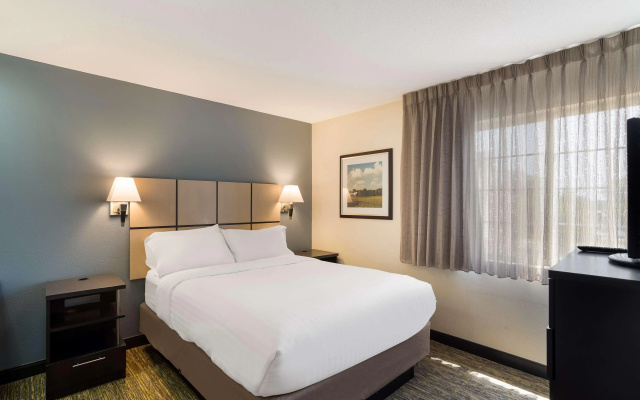 photo 2 of Sonesta Simply Suites Dallas Las Colinas