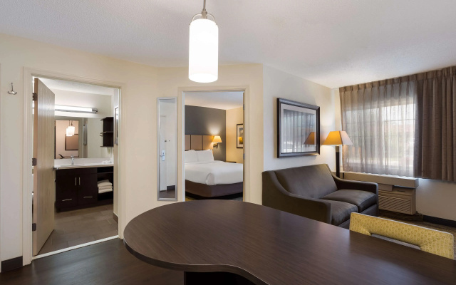 photo 2 of Sonesta Simply Suites Des Moines